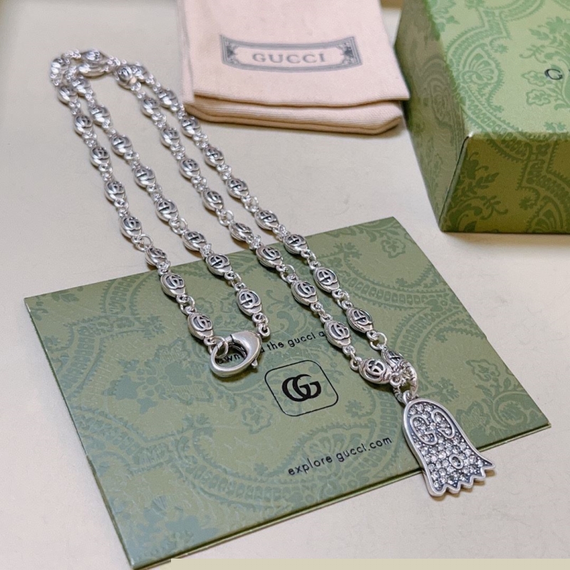 G*u*i necklaces